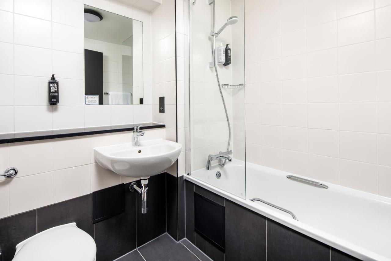 Ibis London Heathrow Terminal 5 Hotel Hillingdon Exterior photo